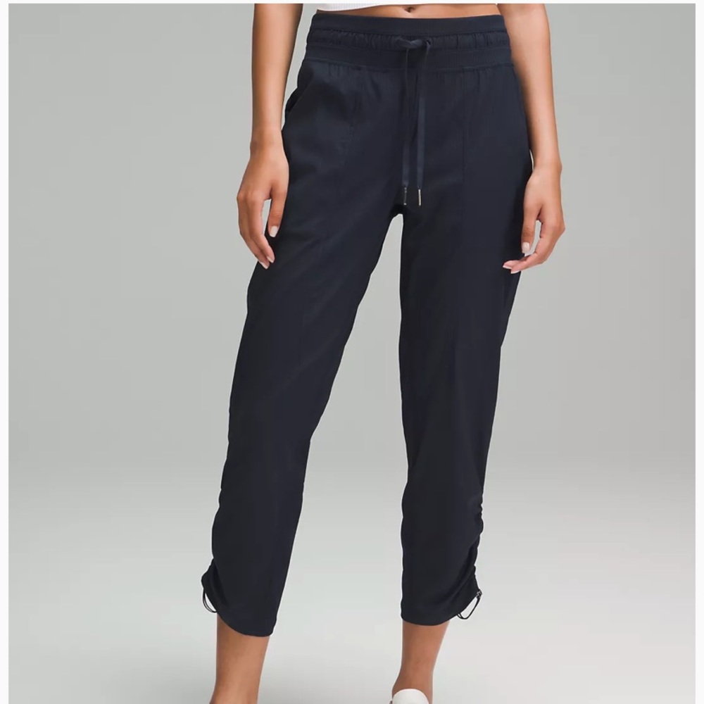 Lululemon black midrise crop pants